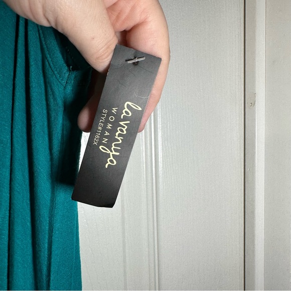 NWT La Vanya Teal Scoop Neck Sleeveless Handkerchief Hem Tank size 1X - Picture 9 of 10